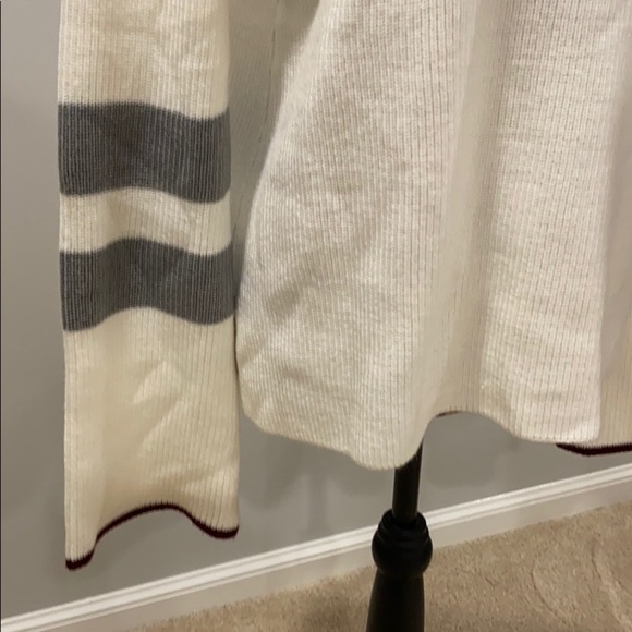 Ecru Turtleneck - Picture 2 of 6